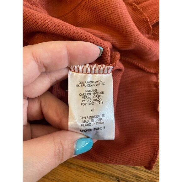 GB women's red cropped turtleneck long sleeve stretchy ribbed shirt size XS - Picture 7 of 7